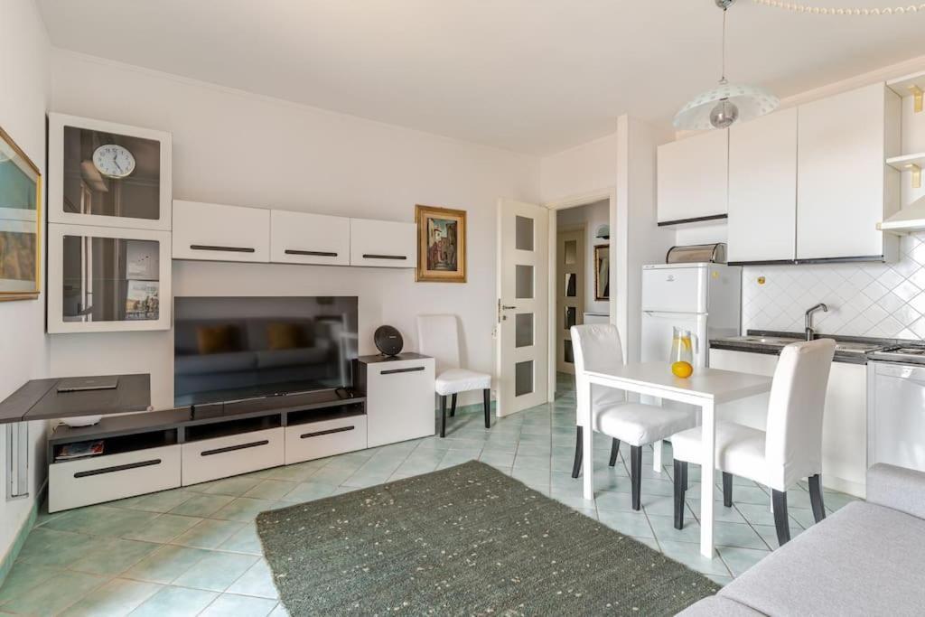 Thekeystudio, La Casa Del Mare Azzurro With Seaview Ventimiglia Zewnętrze zdjęcie