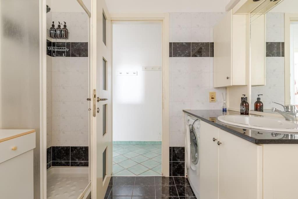 Thekeystudio, La Casa Del Mare Azzurro With Seaview Ventimiglia Zewnętrze zdjęcie