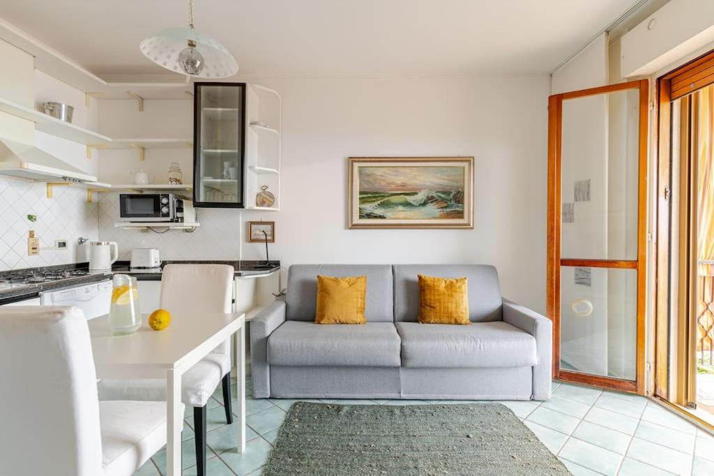 Thekeystudio, La Casa Del Mare Azzurro With Seaview Ventimiglia Zewnętrze zdjęcie